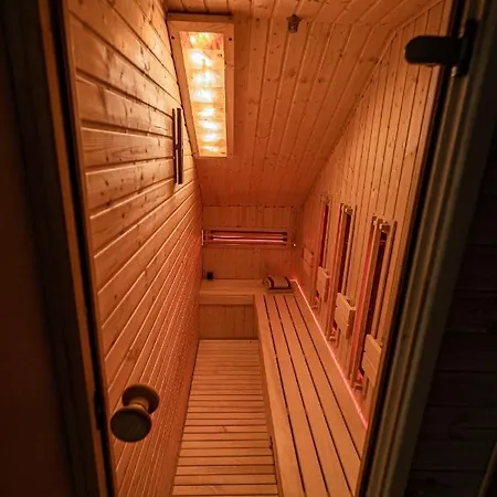 Zacisze Pod Reglami & Sauna شقة