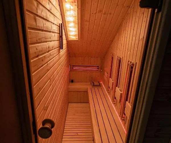 Zacisze Pod Reglami & Sauna アパート